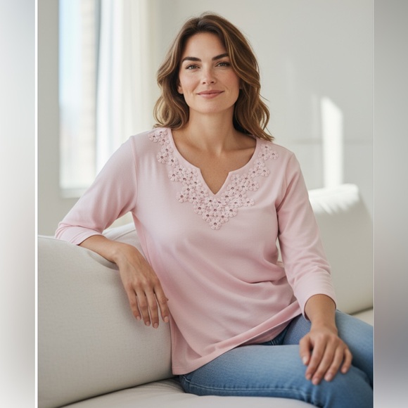 Karen Scott Tops - 🦒 Karen Scott Pink Embellished V Neck Top size 0X